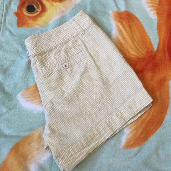 EUC Sz 4 Lilly Pulitzer seersucker yellow shorts - Picture 4 of 6